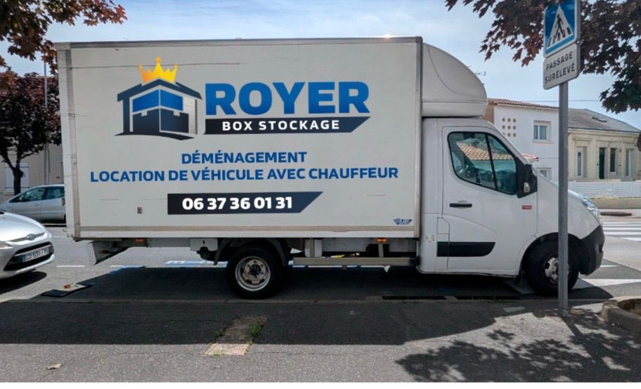 Camion de déménagement ROYER vu de face, prêt à intervenir partout en Charente-Maritime